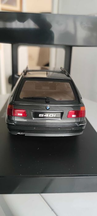 BMW E39  - Modelos 1/18 - touring carrinha 2 unidades