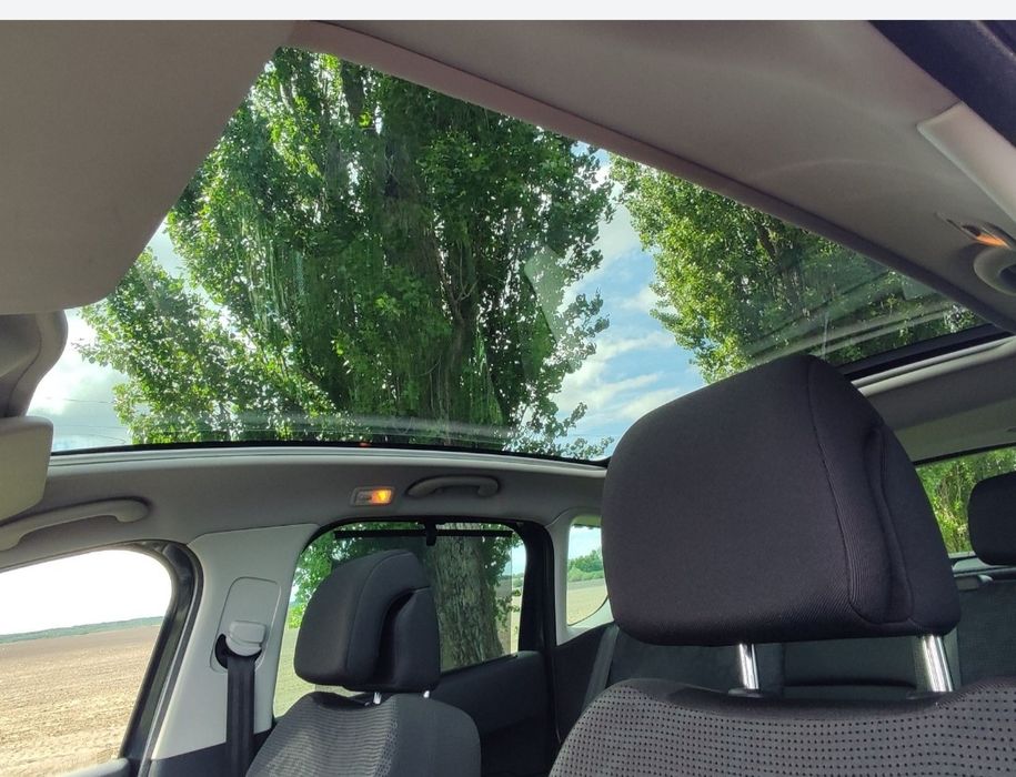 Пежо 3008  2011 року