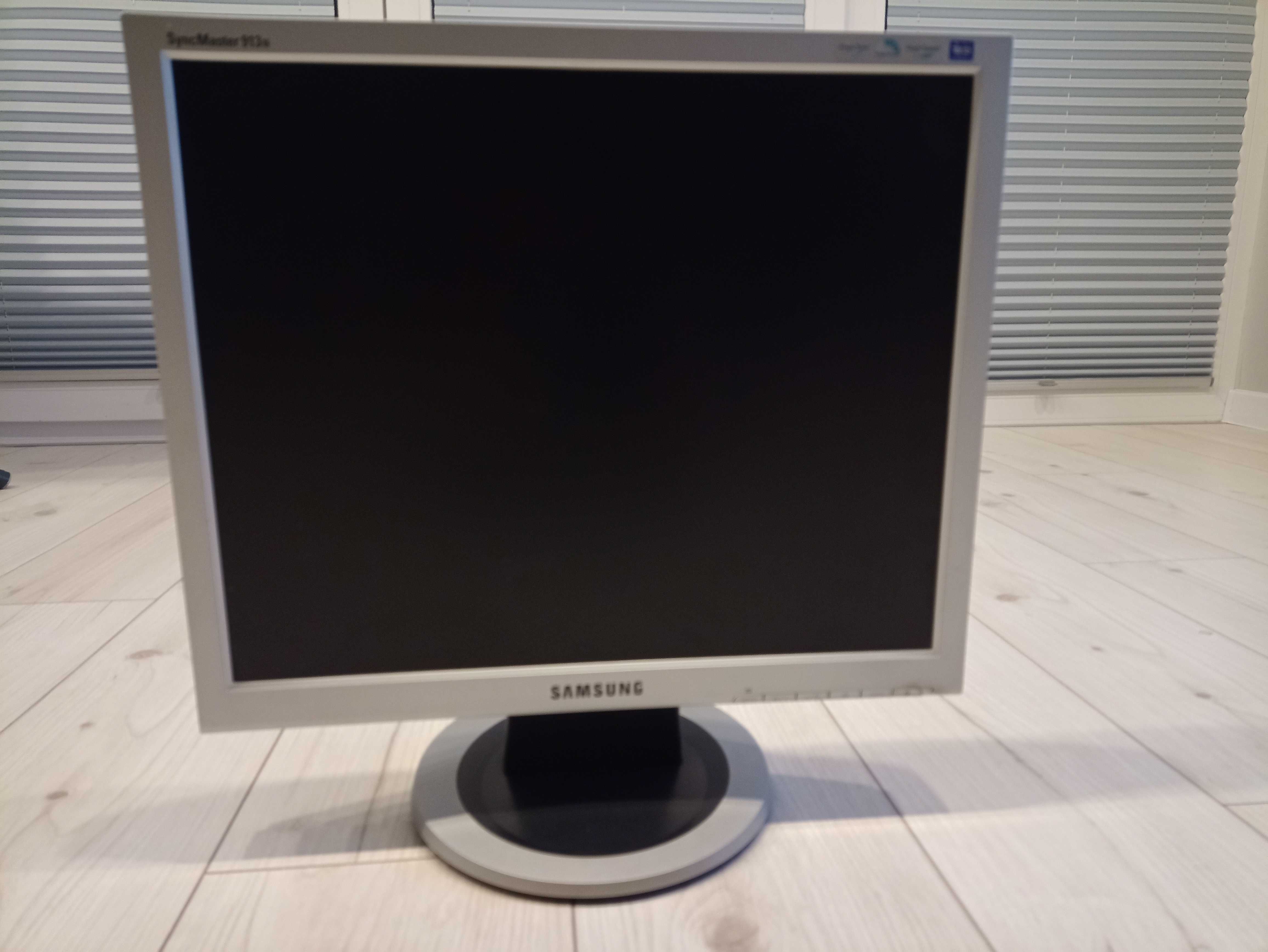 Monitor LCD Samsung 19 cali