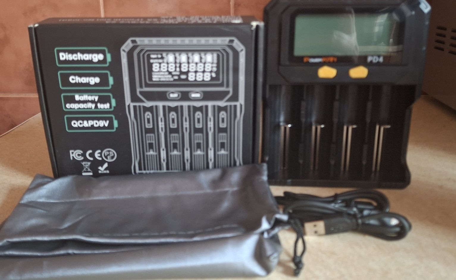 Зарядний пристрій PowerKAN PD4