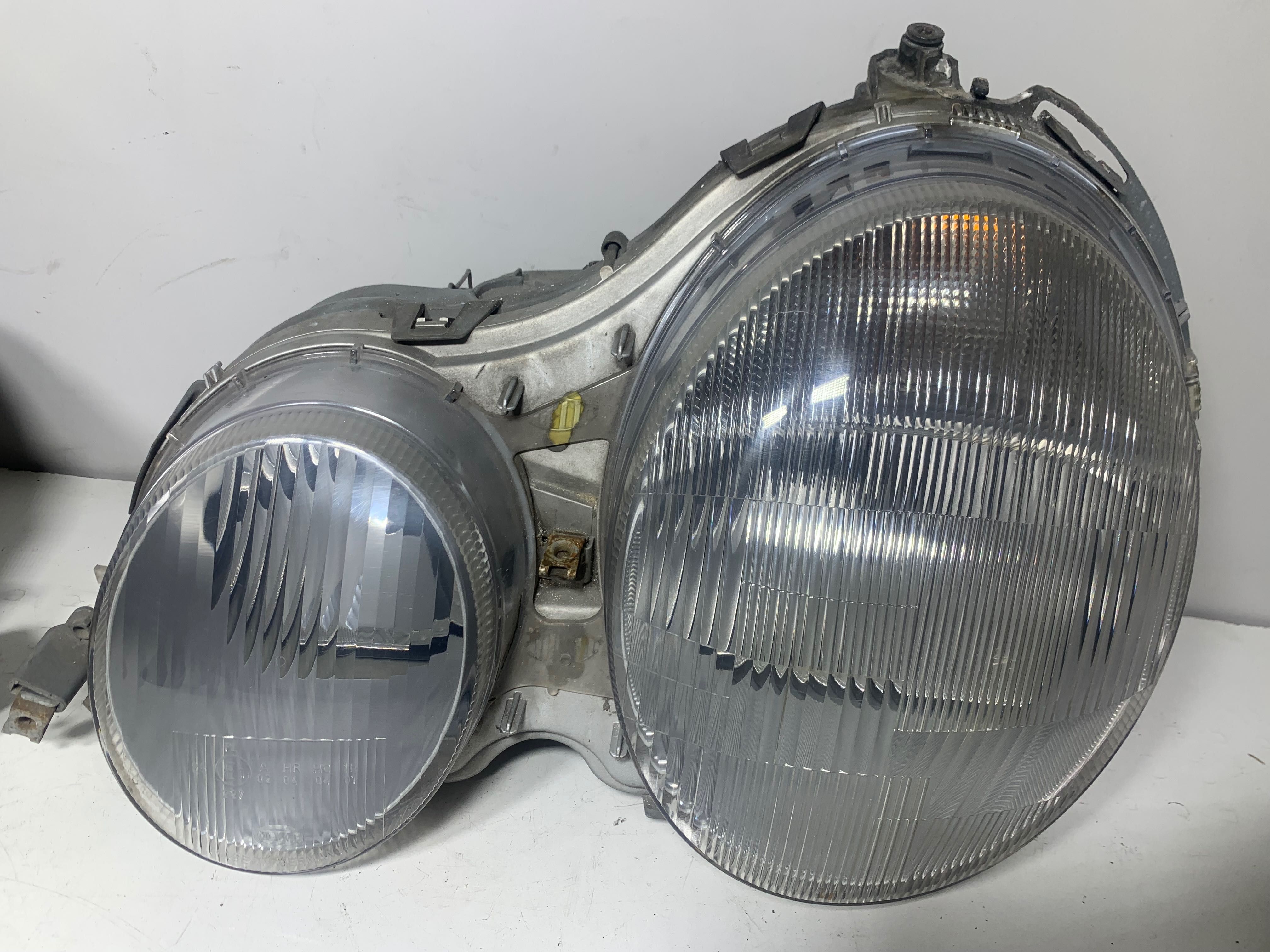 Lampy Przód Przednie Komplet Mercedes E-Klasa W 210 przed liftem OR EU