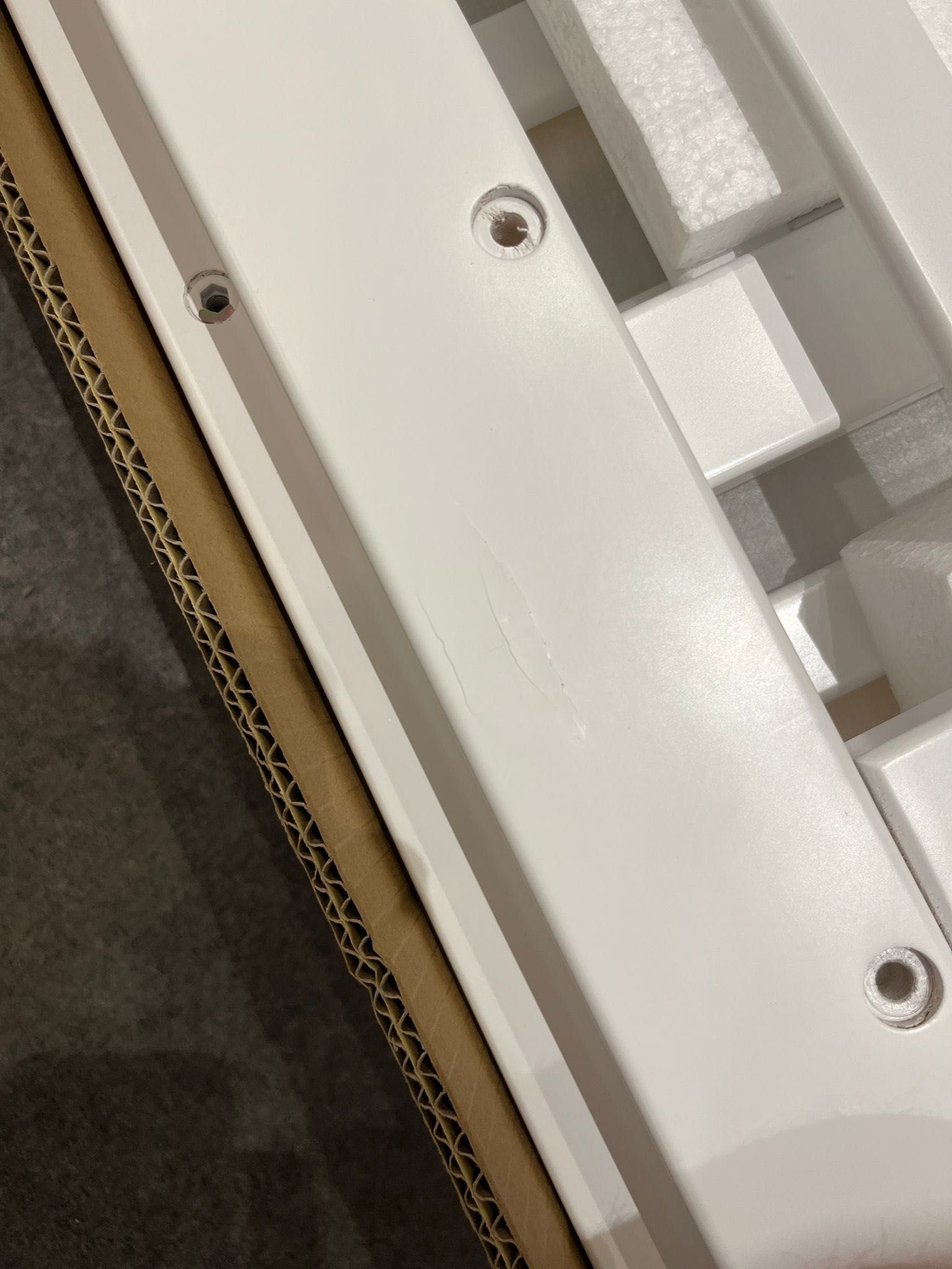 NOVO Berço Bari com Lateral Ajustável  Branco 60cmX120cm (com rodas)