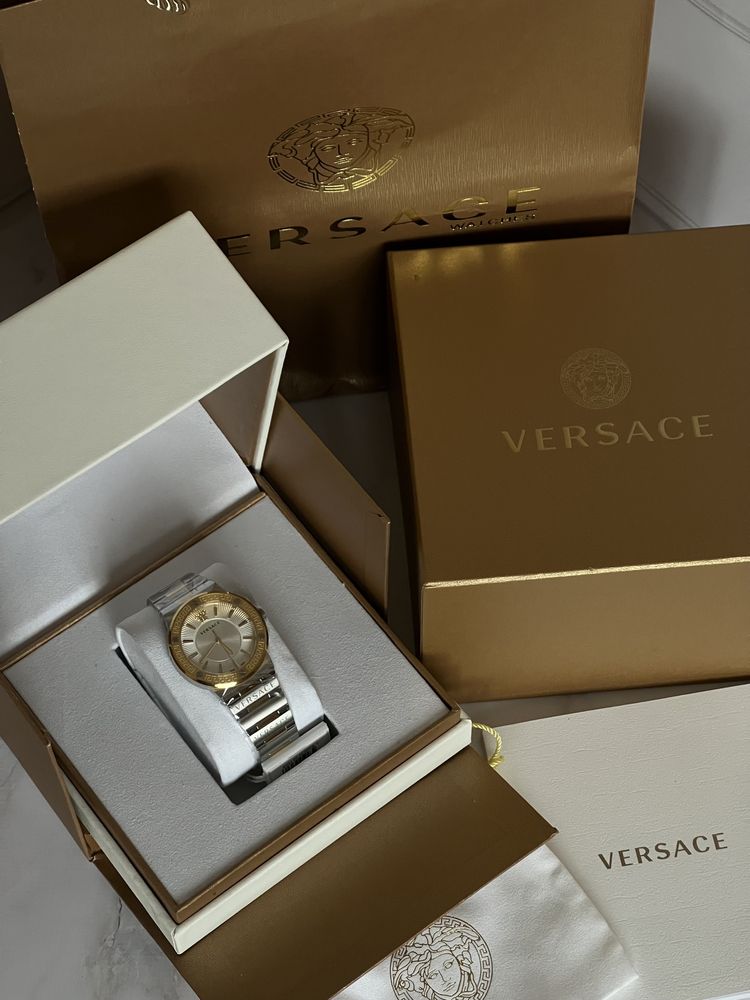 Годинник Versace