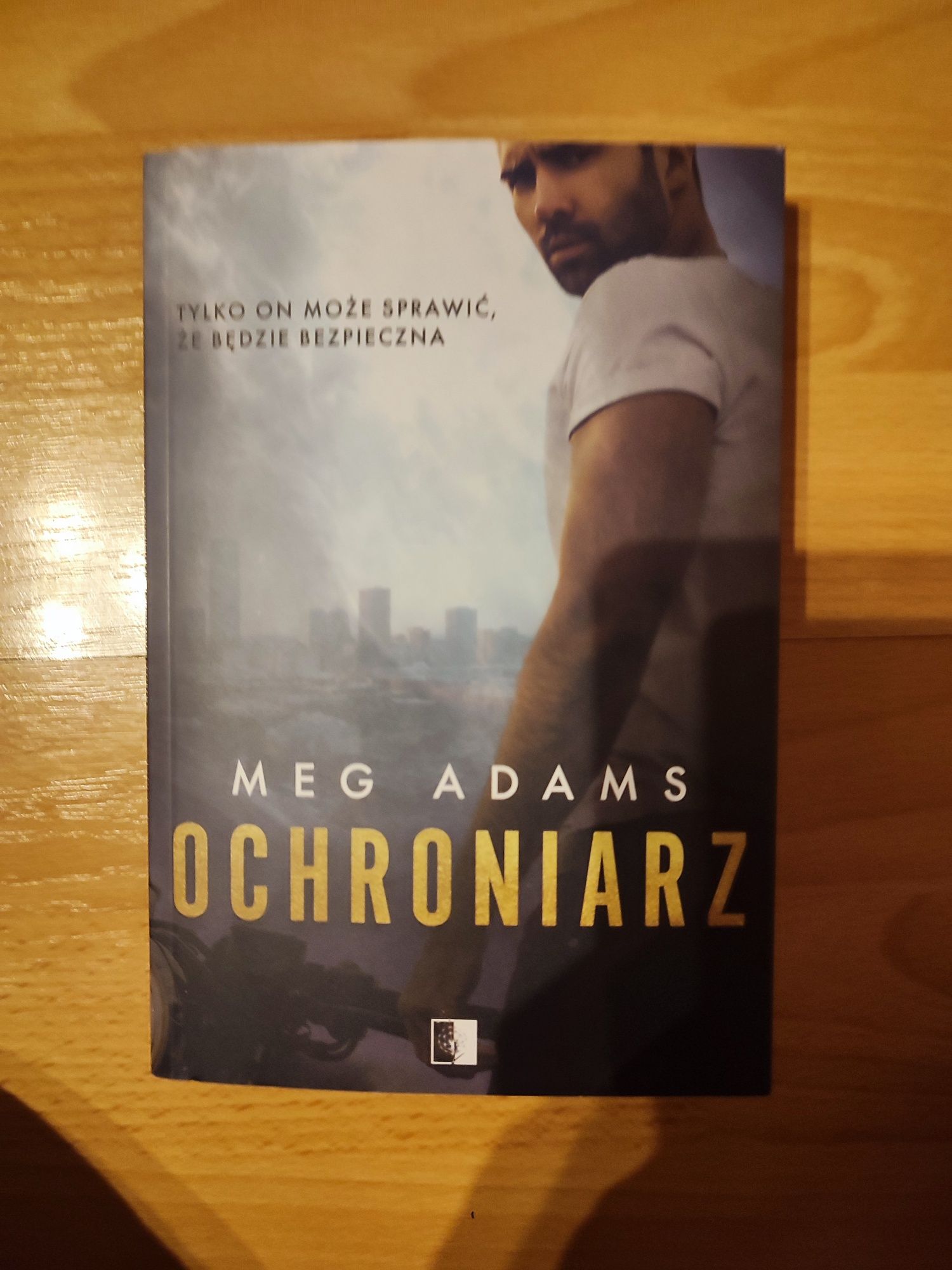 Meg Adams -"ochroniarz "