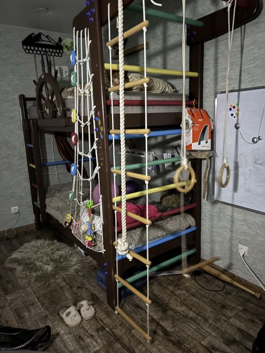 Кровать дитяча двоповерхова