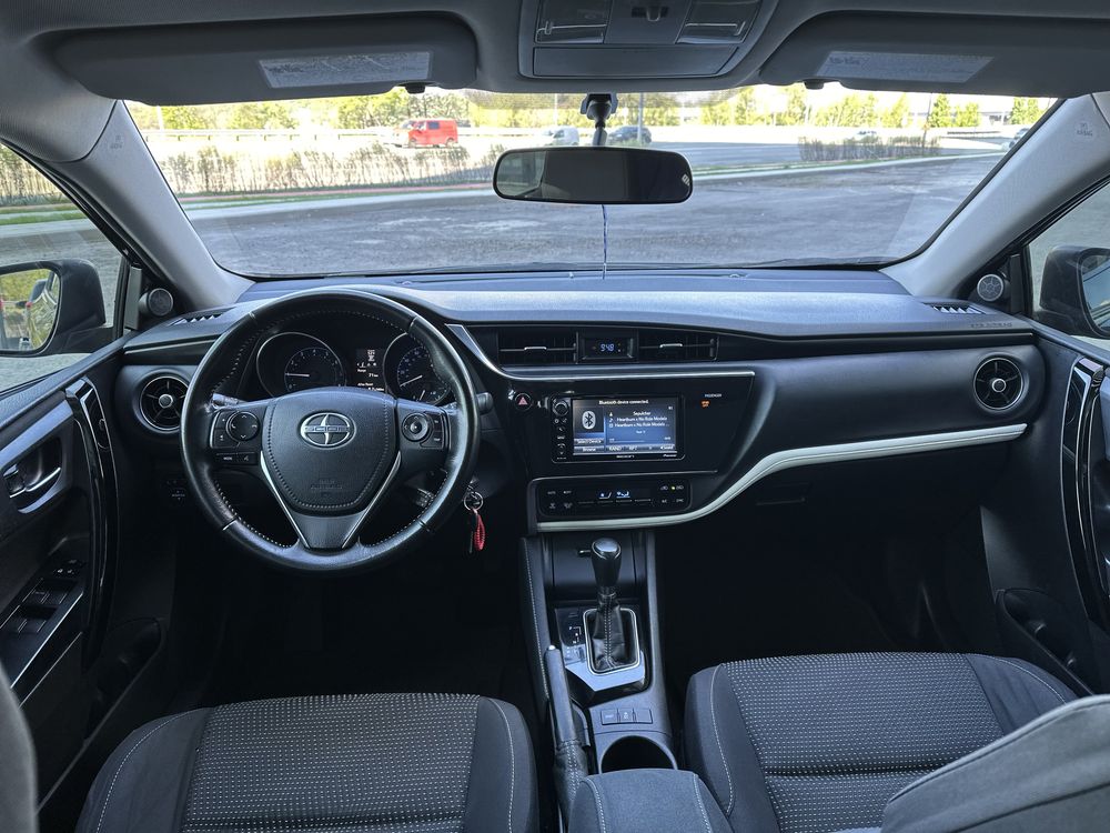 Toyota Scion (Auris) 2015, 1.8,  автомат