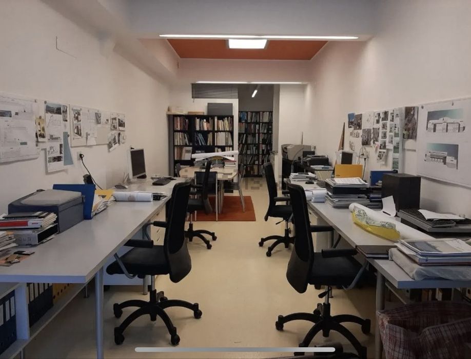 Atelier Escritório, com WC e copa.