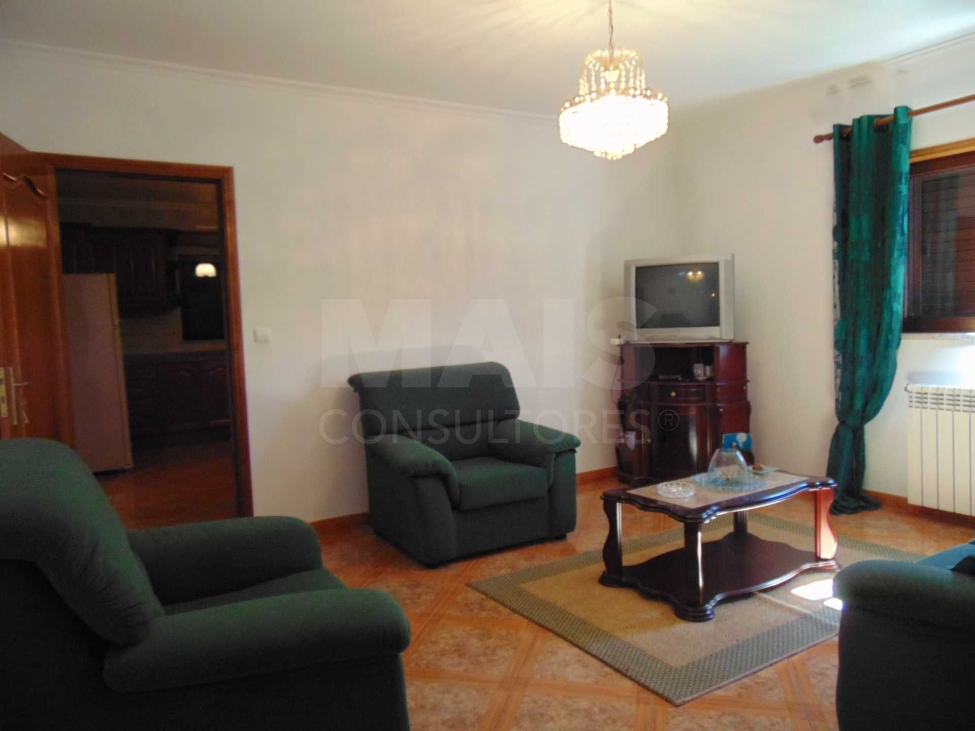 3 sofas- Cerejeira e Pele Verdadeira: Luxo e Conforto para a Sua Sala!