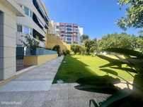 Apartamento T2 de Excelência no Monte Estoril Condomínio com Porteiro
