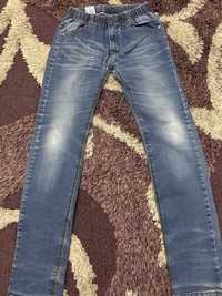 Spodnie jeansowe . Nie zniszczone . Rozmiar 170/176