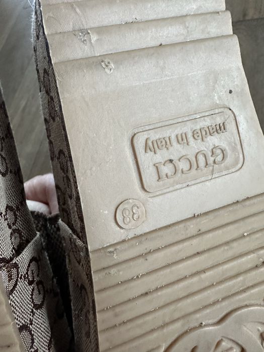 Klapki damskie na platformie Gucci