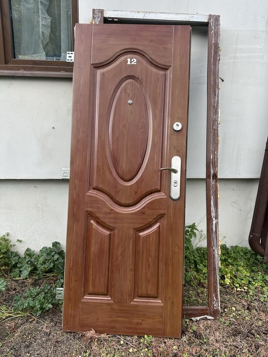 Drzwi zewnętrzne metalowe