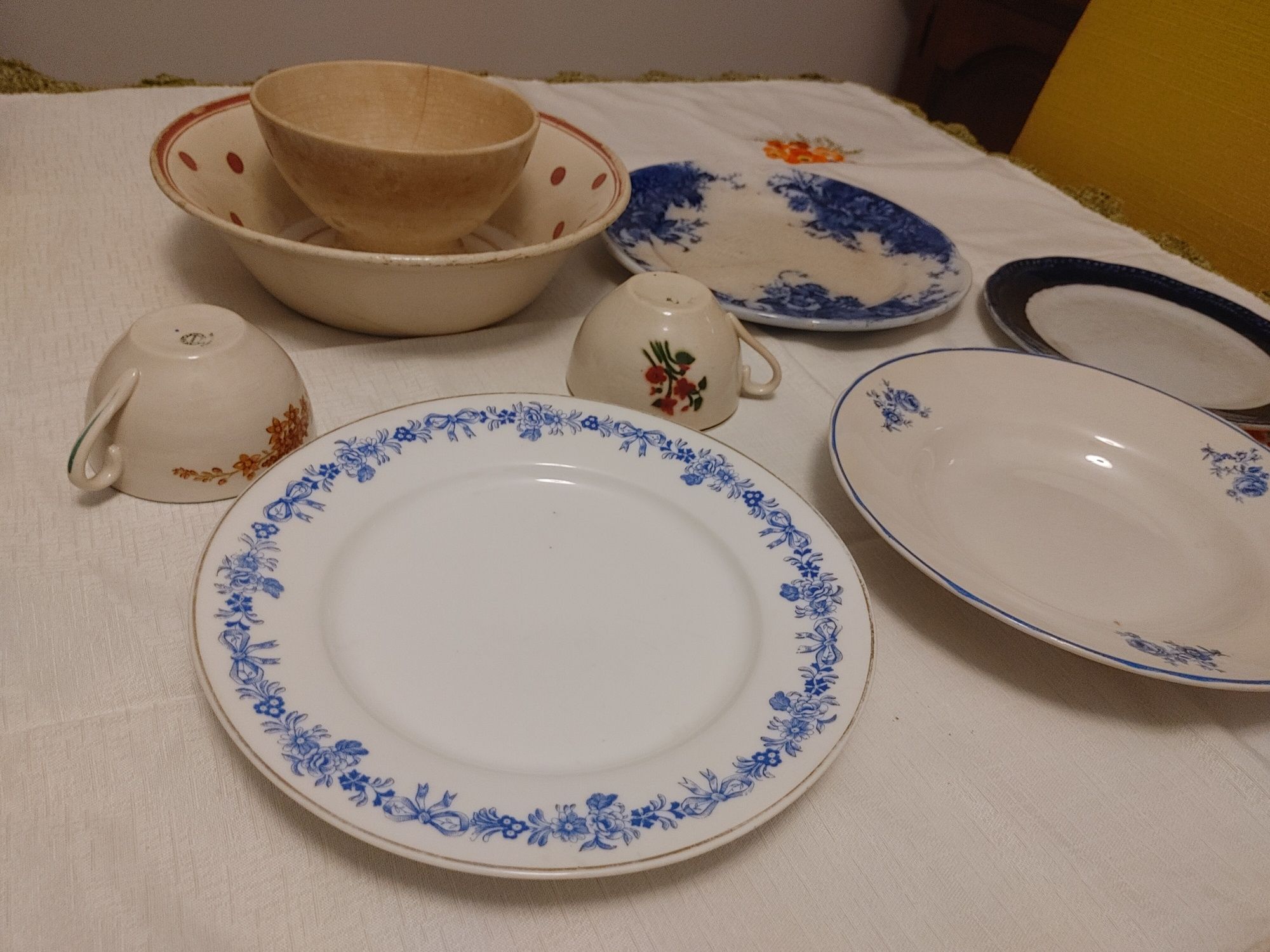 Peças de louça antiga