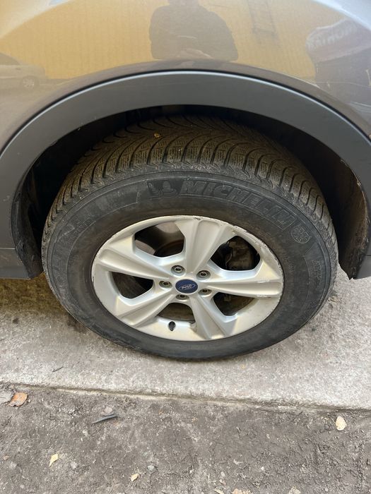 Продам  зимові шини Мішелін, 235.65. R17