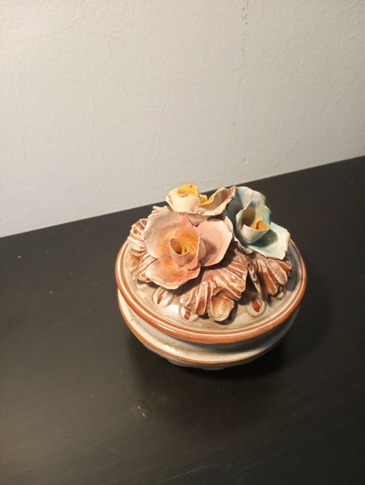 Antigo porta joias Porcelana estilo Capodimonte - vintage - Como novo!