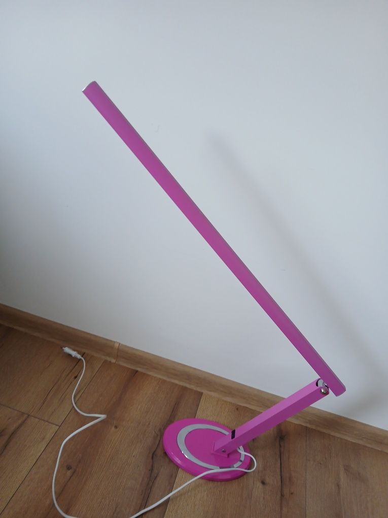 Lampka biurkowa różowa