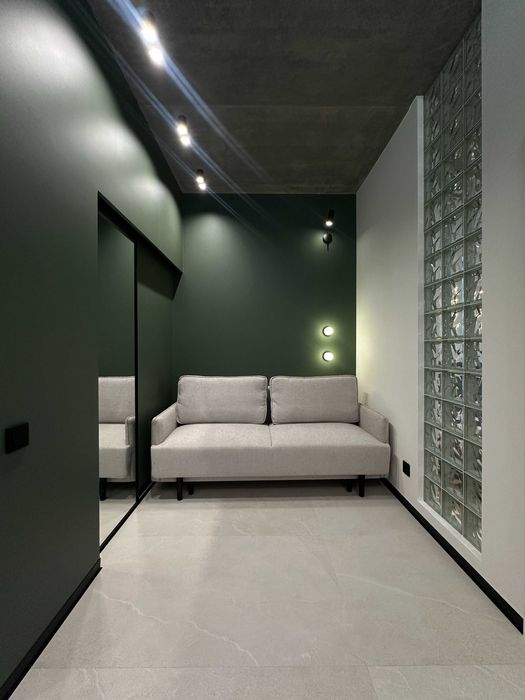 Продам квартиру з дизайнерським ремонтом.