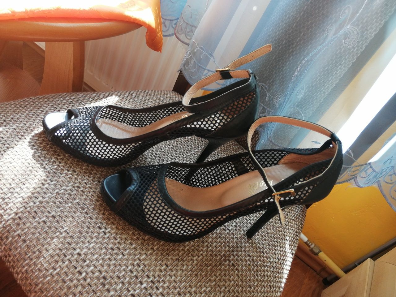 Buty siatkowe czarne rozmiar 37