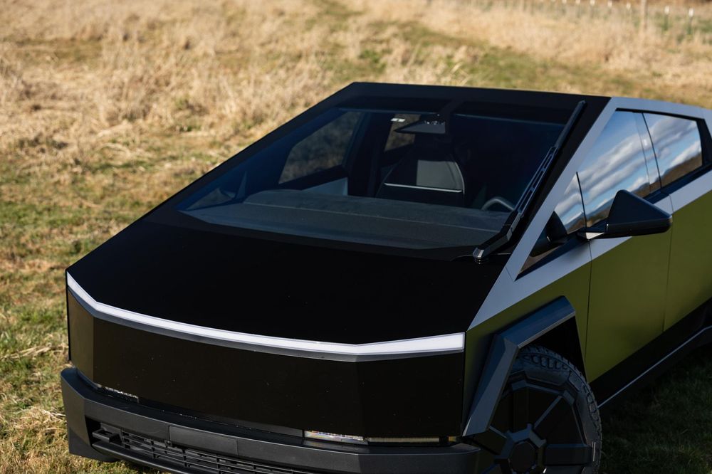 Tesla Cybertruck Лобове скло Сyberbeast 2023- оригінал