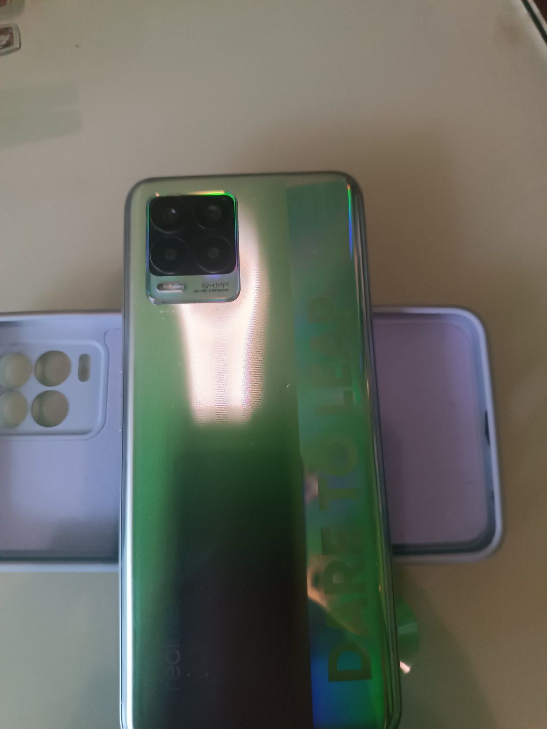 Продам смартфон realme8