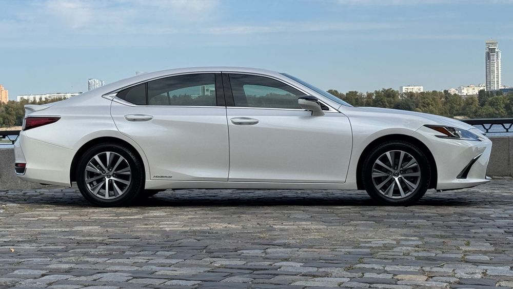 Продам Lexus ES 300 Hybrid 2021 Ідеальний і Максимальний