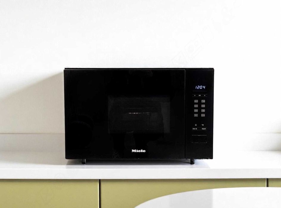 Мікрохвильовка Miele / Мілле M2230, 17 л, чорна