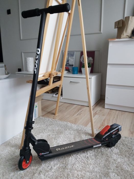 Hulajnoga elektryczna Razor Turbo A czarno czerwona