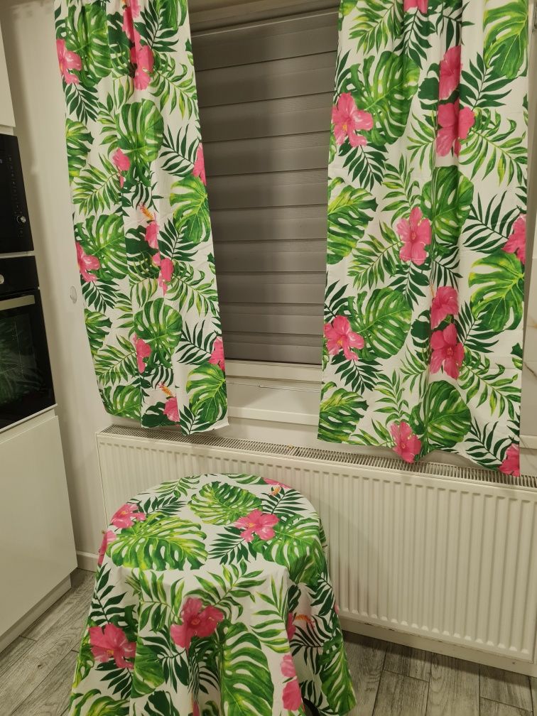 Nowe zasłony 100/160cm Białe w liście monstera I kwiaty różowe hibisku