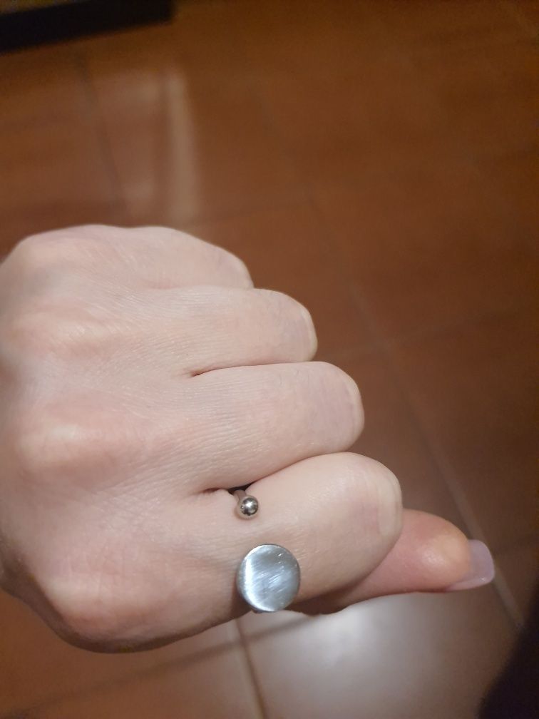 Продам серебрянное кольцо.