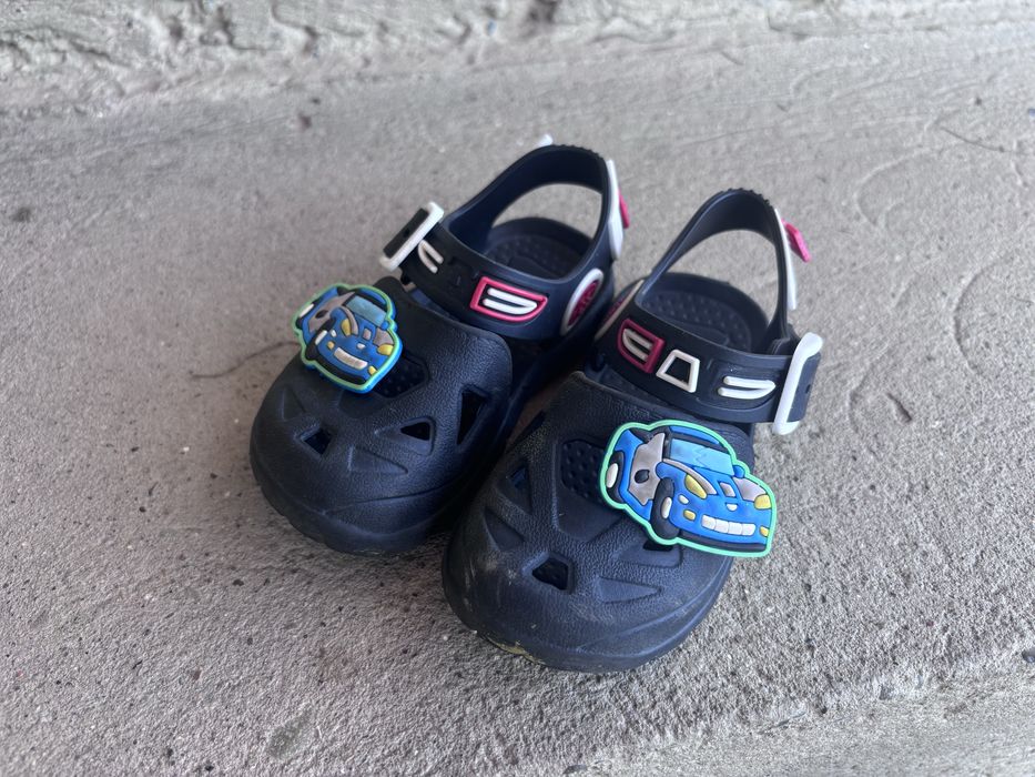 Продам дитячі резинові сандалі