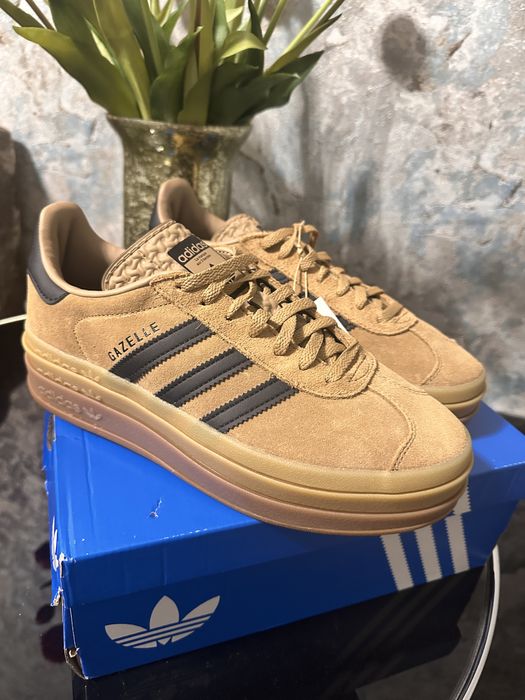 Продаю нові  кросівки adidas оригінал