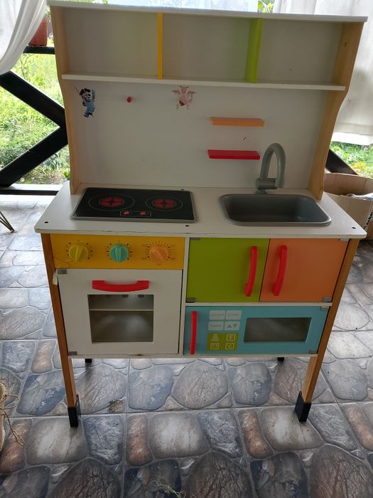 Дитячя дерев'яна кухня