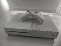 Продам Xbox one S 1tb