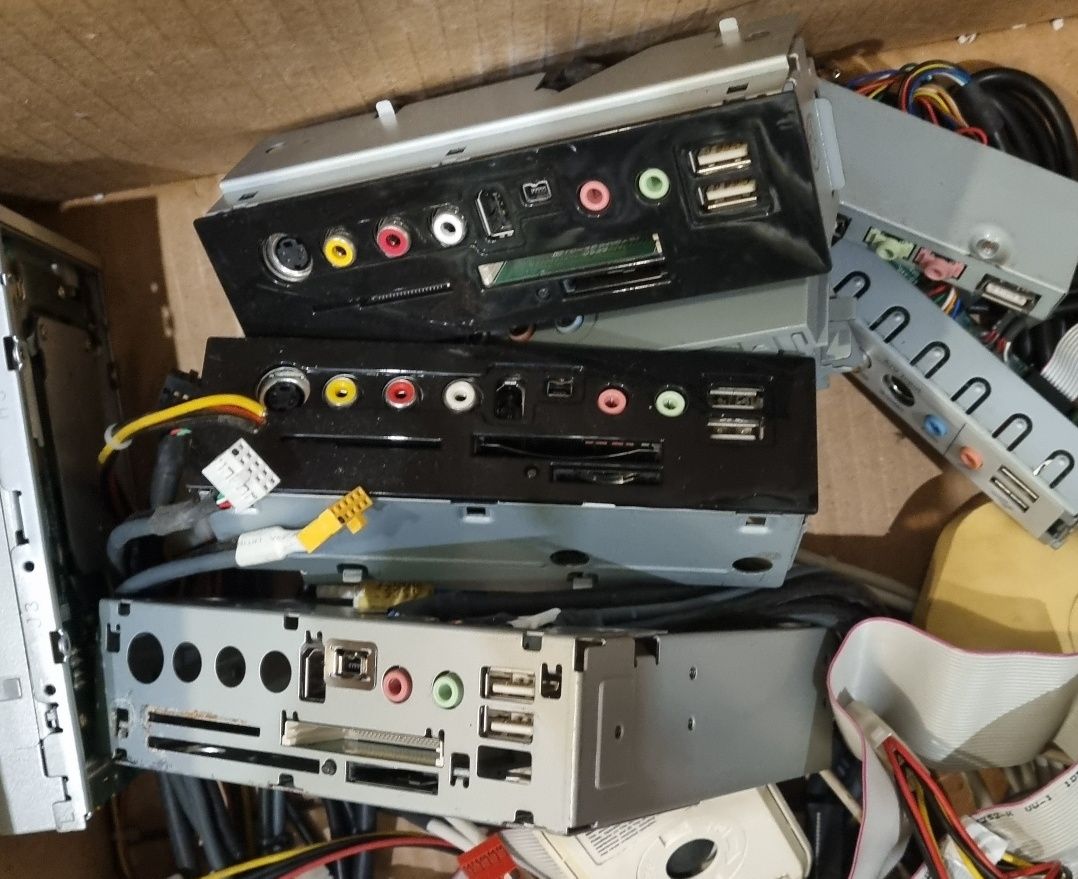 Czytnik kart do PC, panel przedni do zatoki 5.25