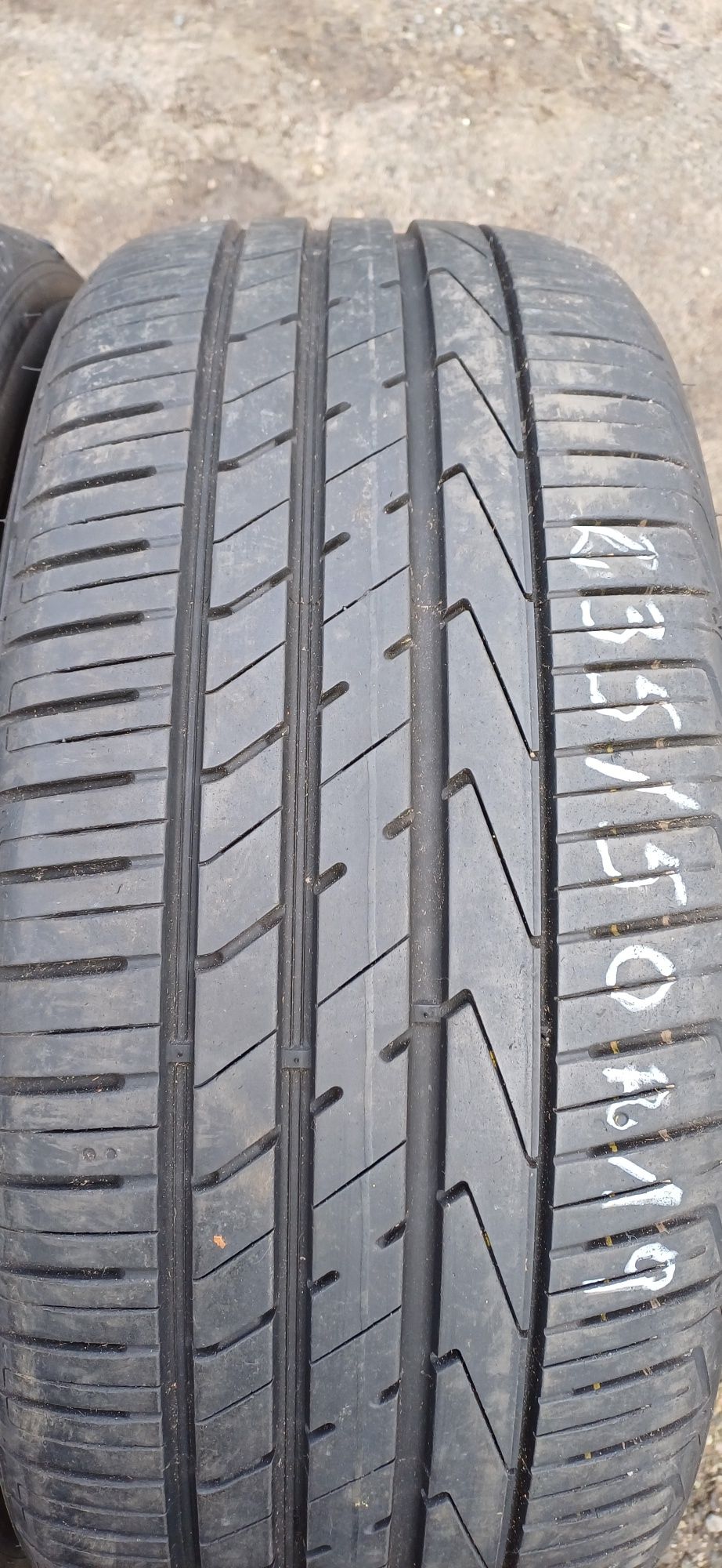 235/50R19 99V , komplet opon letnich.