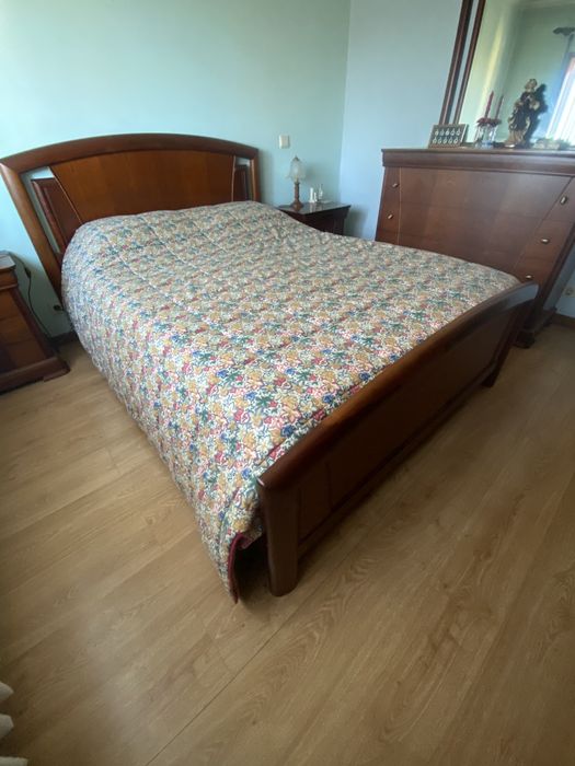 Quarto de casal em madeira maciça cerejeira