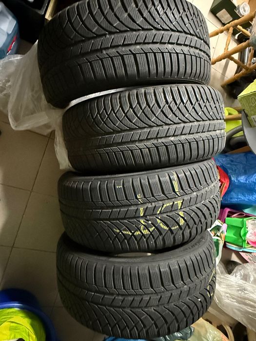 4 x Kumho Wintercraft 255/40 R20 101W zima