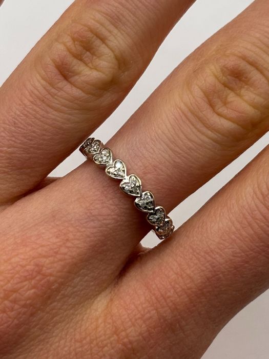 Złoty pierścionek z diamentami