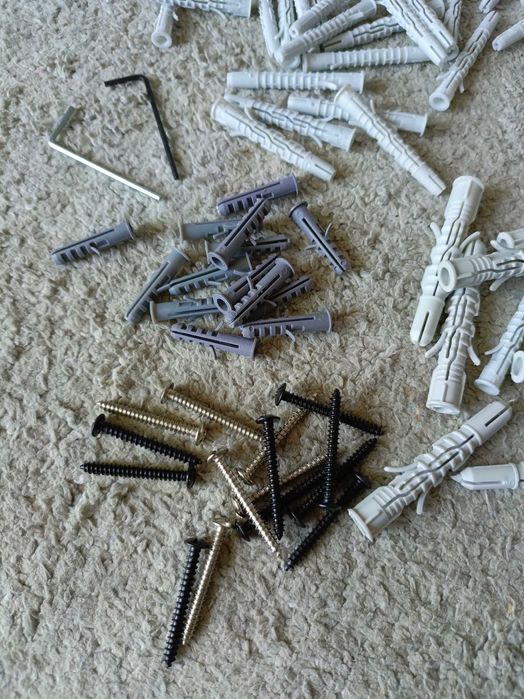 Nowe kołki rozporowe i wkręty