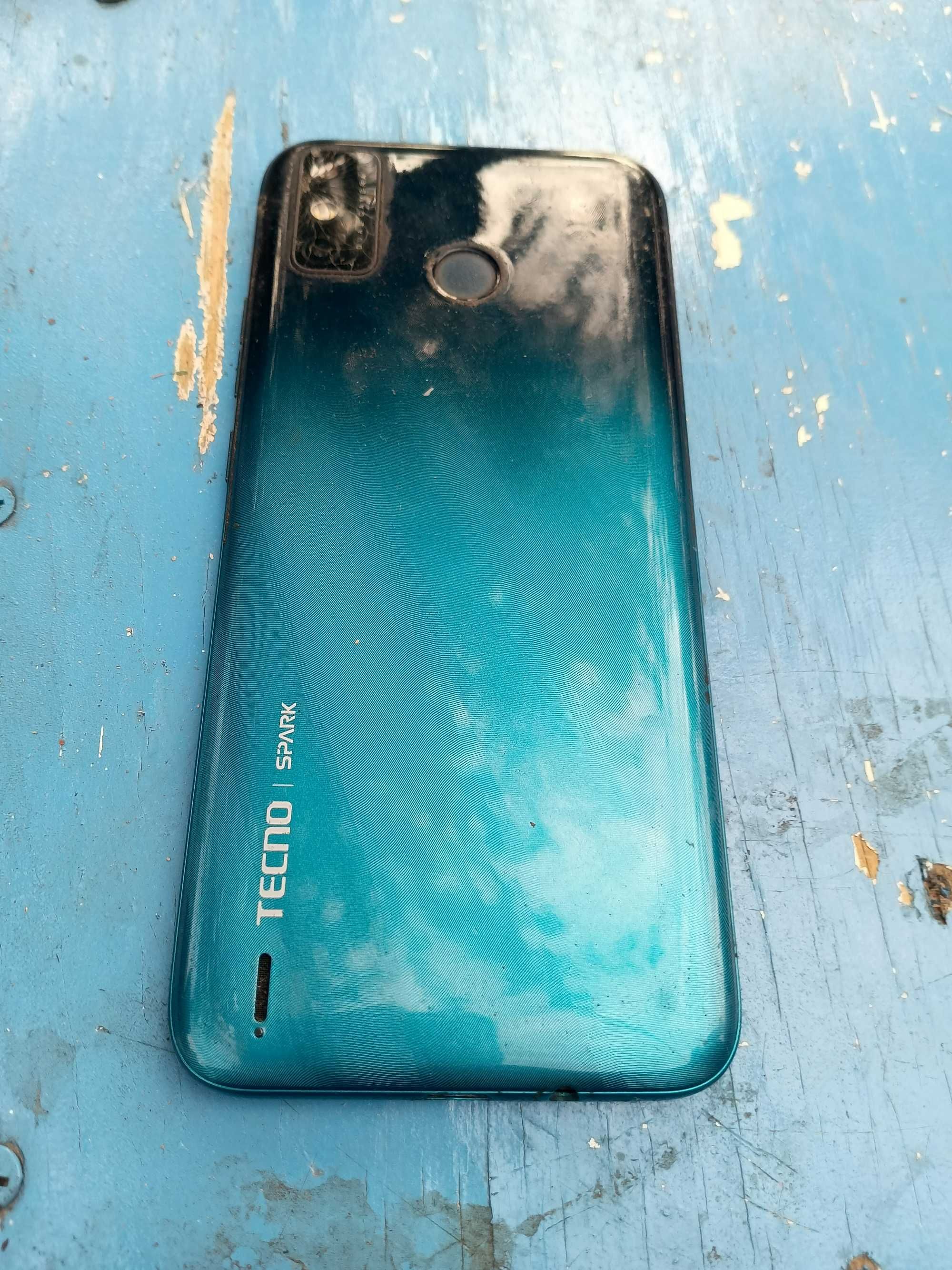 Продам смартфон Tecno.
