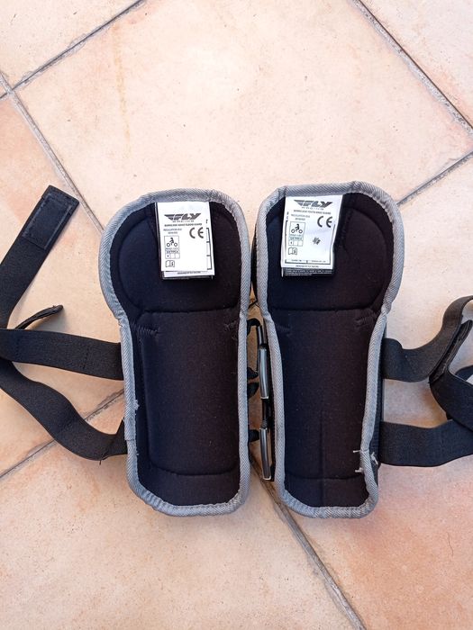 Cotoveleiras para enduro.