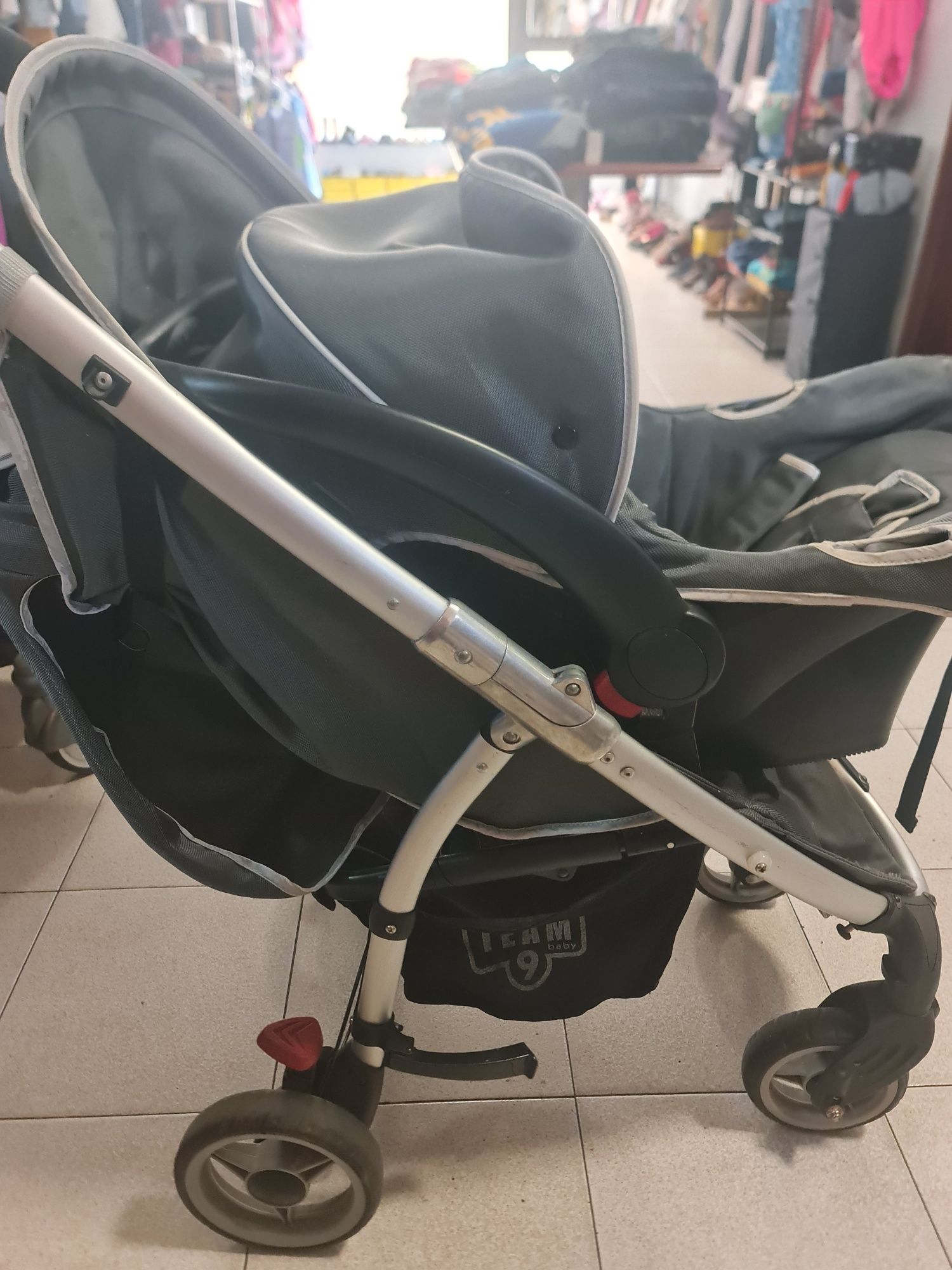 Vendo carrinho de bebé com babycoque