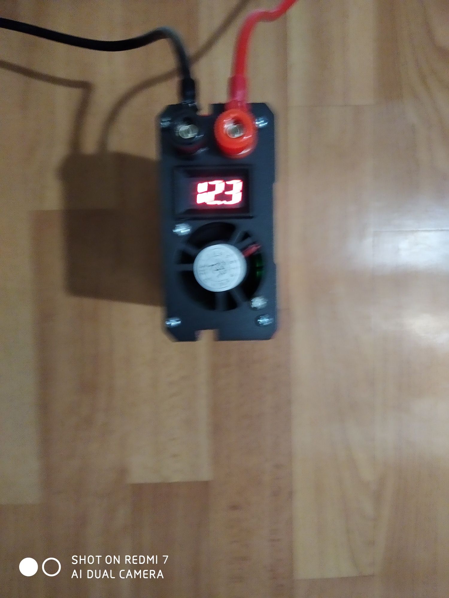 Инвертор , преобразователь напряжения с 12 вольт в 220 вольт.