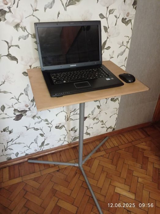 Столик- подставка универсальный