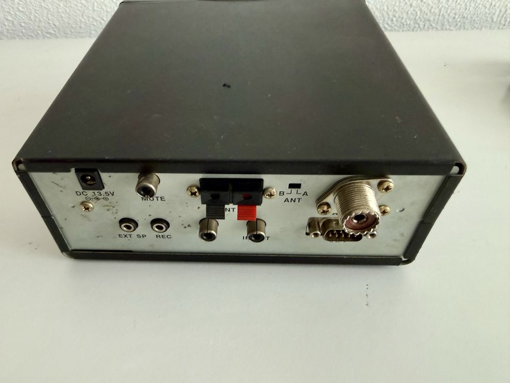 Receptor de comunicações Yaesu VR-5000 estimado
