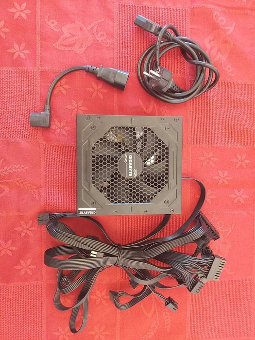 Fonte de Alimentação Modular Gigabyte P750GM 750W 80PLUS Gold