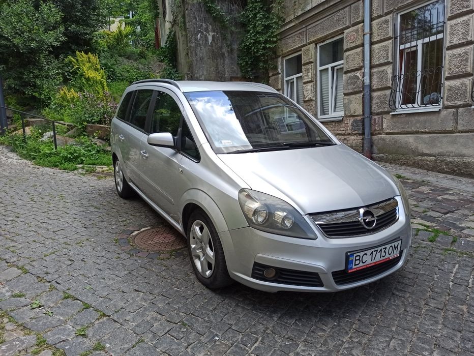 Opel Zafira B, Опель Зафіра Б