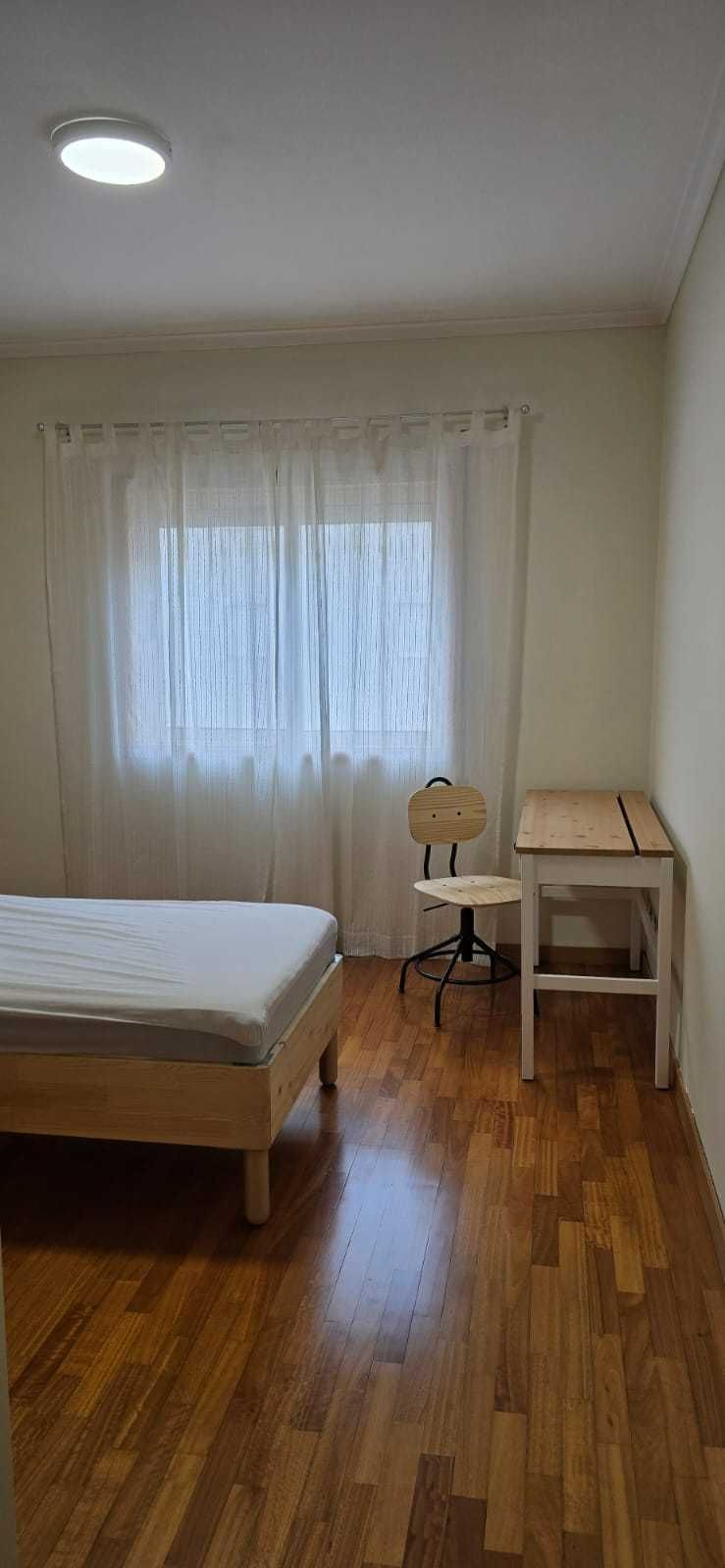 Alugam-se 3 quartos para estudantes em Barcelos frente ao IPCA 100ml;