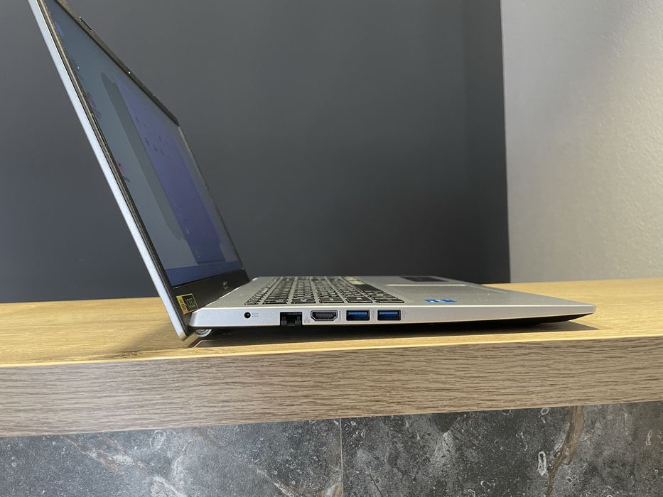 ACER ASPIRE 3 / I3 1115G4 / UHD Xe G4 / 8 RAM / 256 SSD / 15,6"