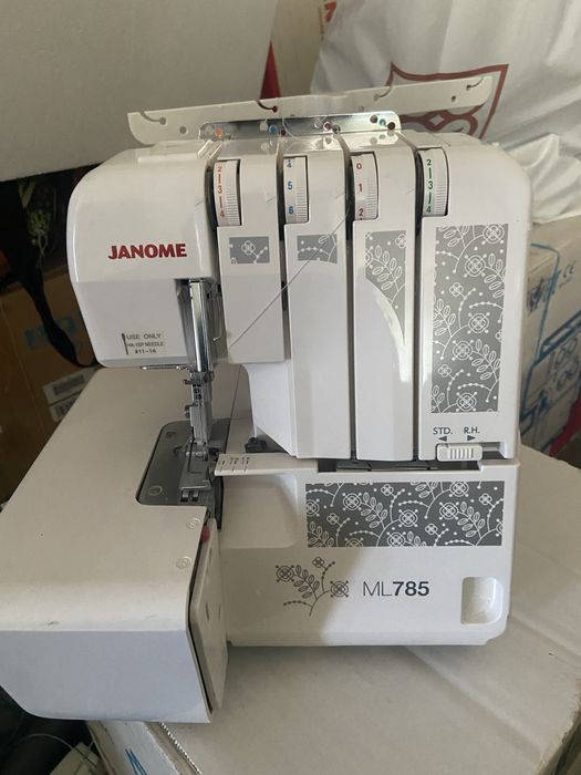 Оверлок 4 ниточный брендовый Жаноме 785